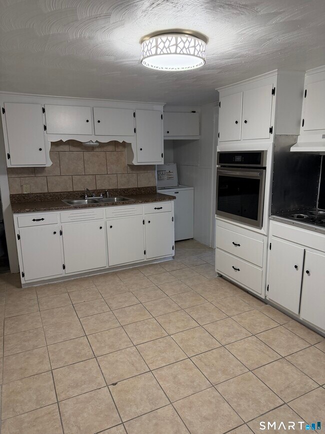 Building Photo - 33 Pilgrim Ave