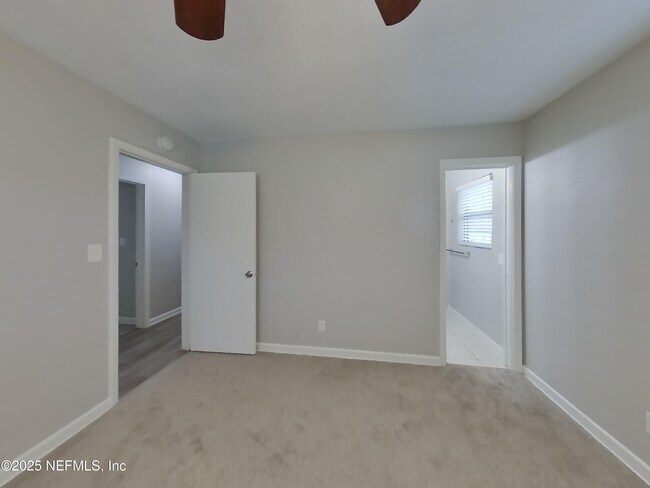 Building Photo - 8588 Lamanto Ave N