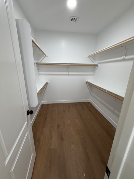 Building Photo - 1190 E Jardin Dr