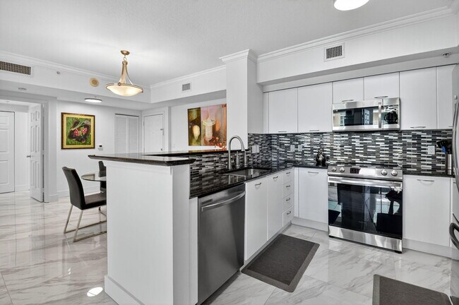 Building Photo - 625 Casa Loma Blvd