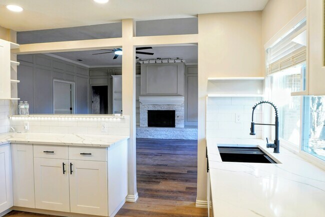 Building Photo - 3813 Arizona Pl