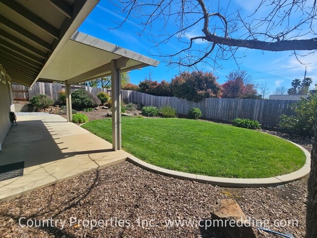 Building Photo - Light & Bright 3-Bedroom House in Ravenwood Subdivision Available Now!