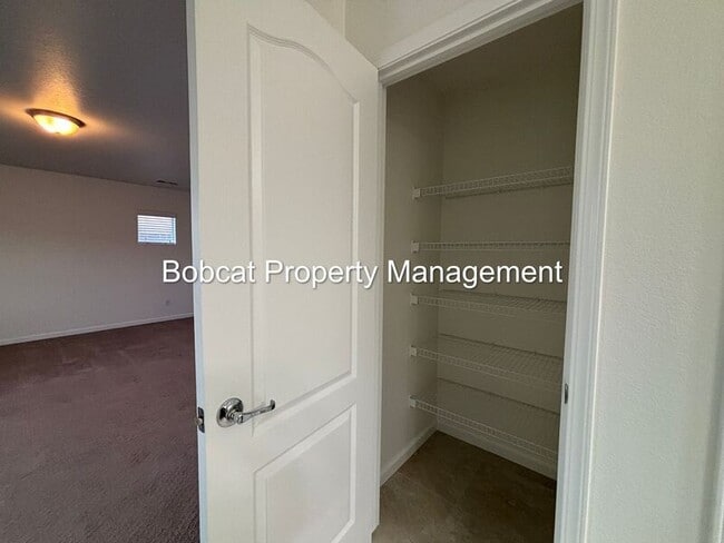 Building Photo - 100 Deschutes Dr