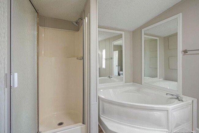 Building Photo - 226 Twin Creek Dr