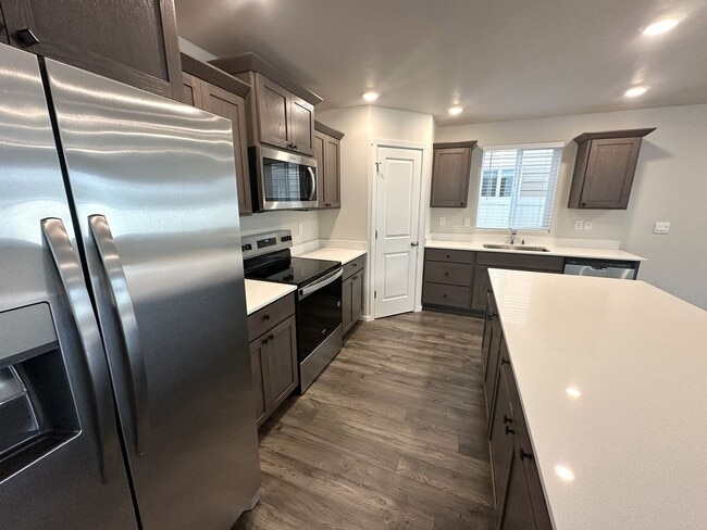 Building Photo - Brand new Kennewick home for lease!