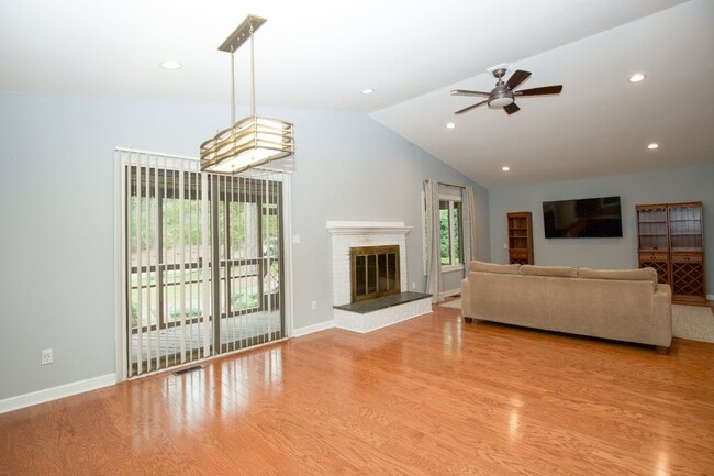 Building Photo - Cottage life in Southern Pines