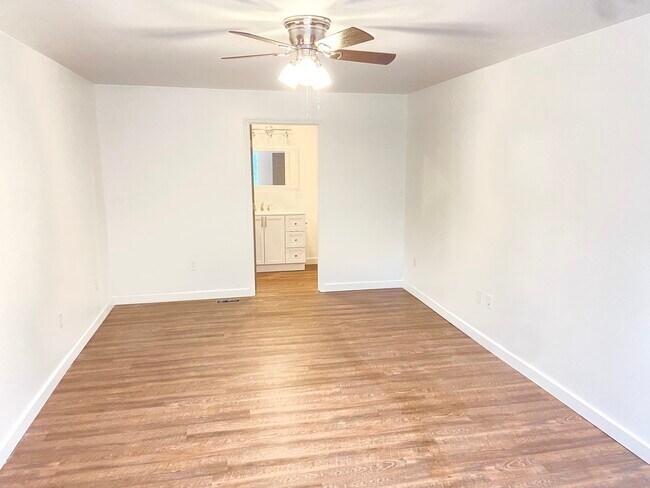 Building Photo - 1872 S Mayo Trl