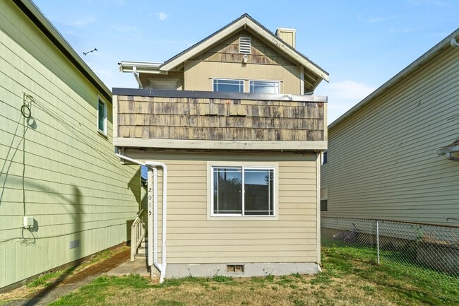 Building Photo - MOVE-IN SPECIAL! $500 plus Security Deposi...