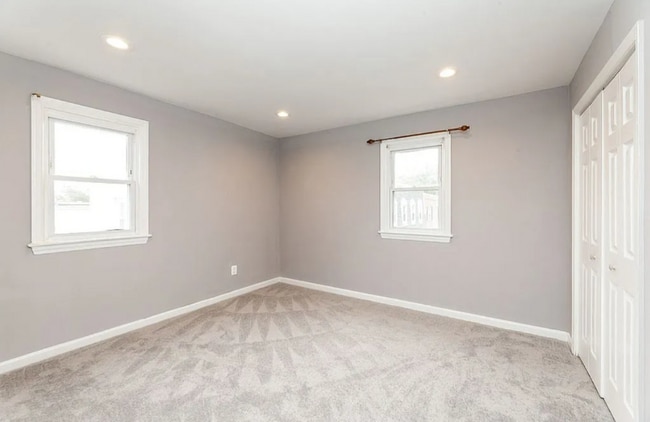 Building Photo - 2570 Iverson St