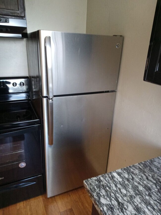 Building Photo - 957 SE Stephens St