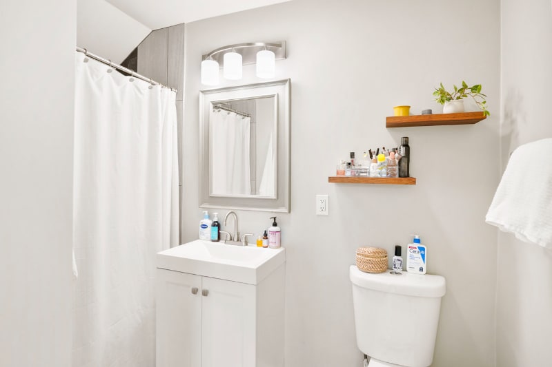 Building Photo - 933 21st St