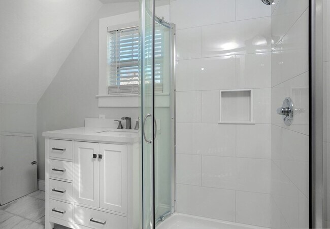 Building Photo - 3 Island Ave