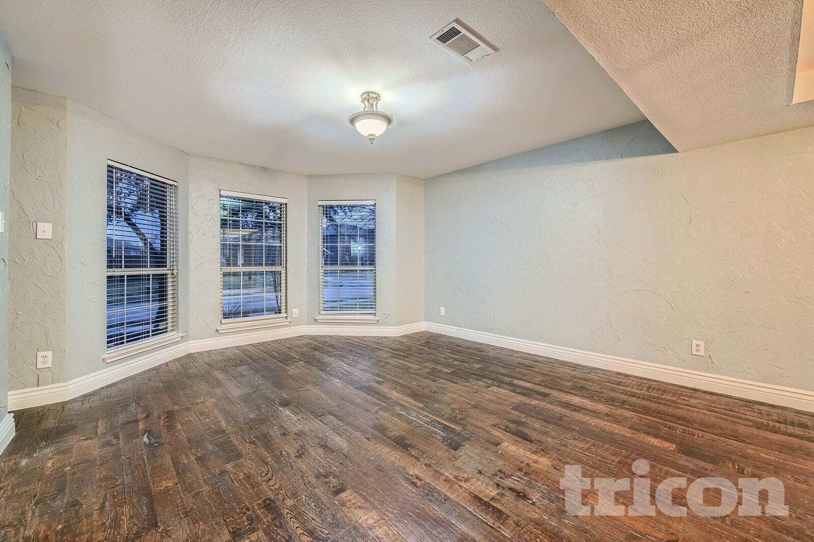 Building Photo - 220 Flatwood Dr