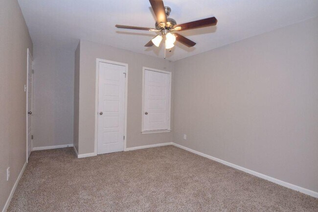 Building Photo - 203 County Glen St