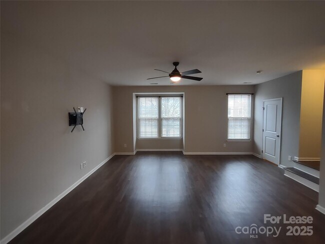Building Photo - 4068 Zilker Park Dr