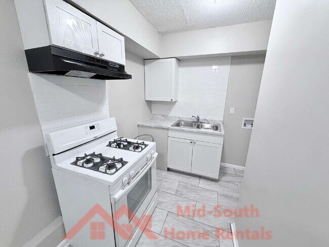 Building Photo - 139 N Claybrook St