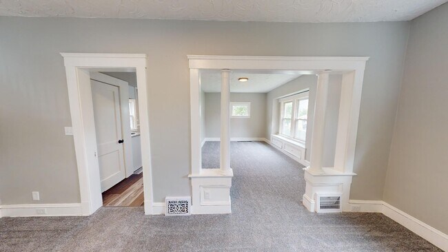 Building Photo - Old Brooklyn Area - 3 Bedroom Single Famil...