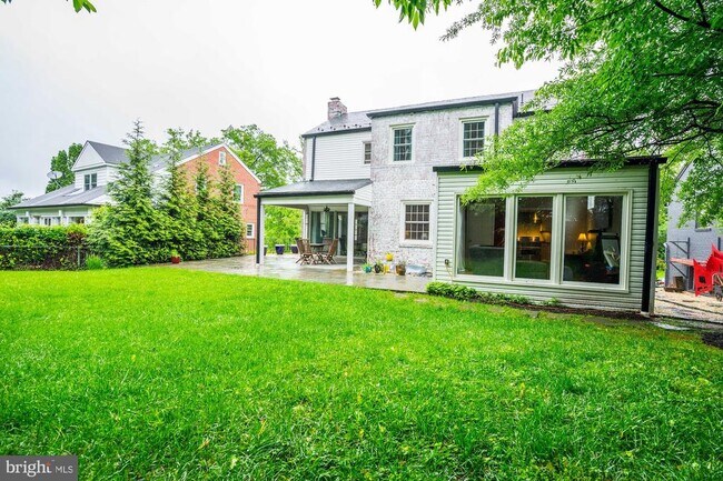 Building Photo - 5724 27th St NW