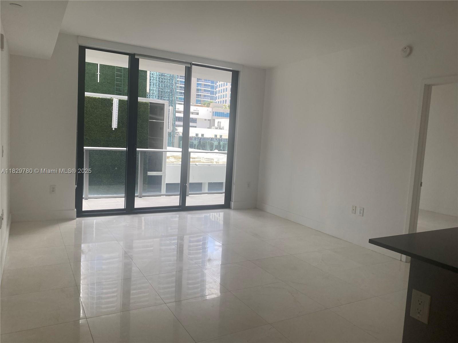 Building Photo - 1010 Brickell Ave