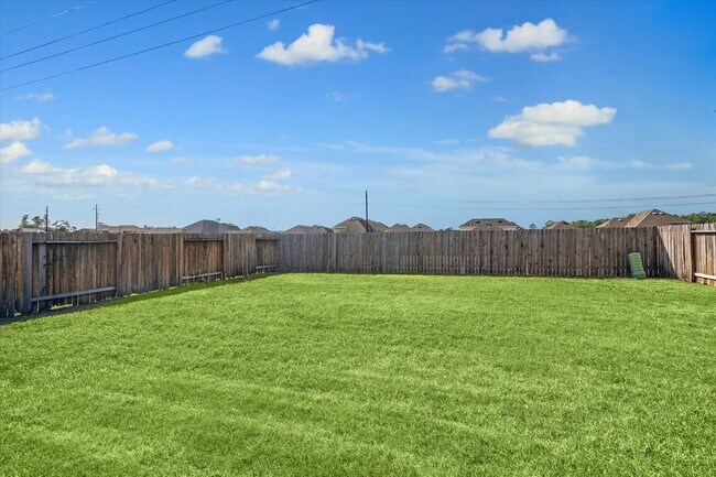 Building Photo - 24527 Sandusky Dr