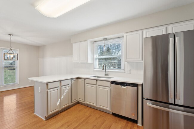 Building Photo - 17 S Pointe Ln