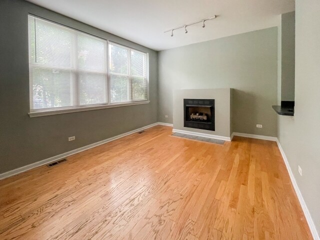 Building Photo - 757 W Evergreen Ave
