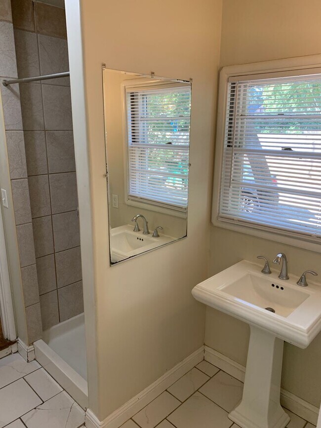 Building Photo - 3 Bedroom plus bonus room! Close to Enloe, CSUC and Downtown