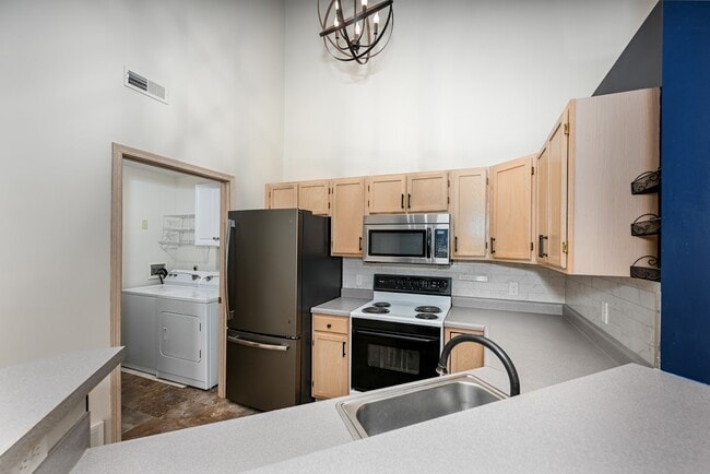 Kitchen (View 3) - 1460 Buckingham Gate Blvd