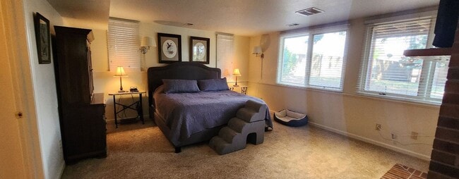 Building Photo - One-of-a-Kind 4 Bed, 4 Bath Gem