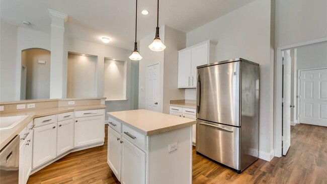 Building Photo - 10733 Vista Heights Blvd