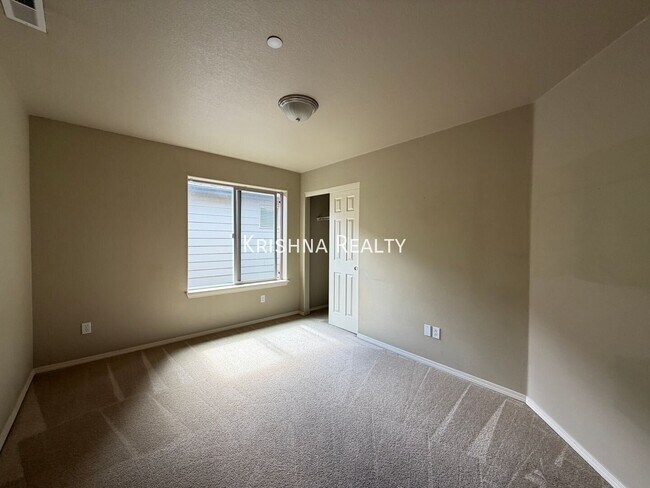 Building Photo - 15561 SW Stone Ridge Cir