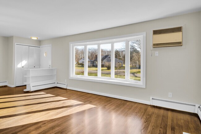 Building Photo - 26 Seminole Cir