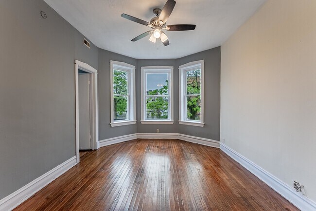 Building Photo - 1426 S Avers Ave
