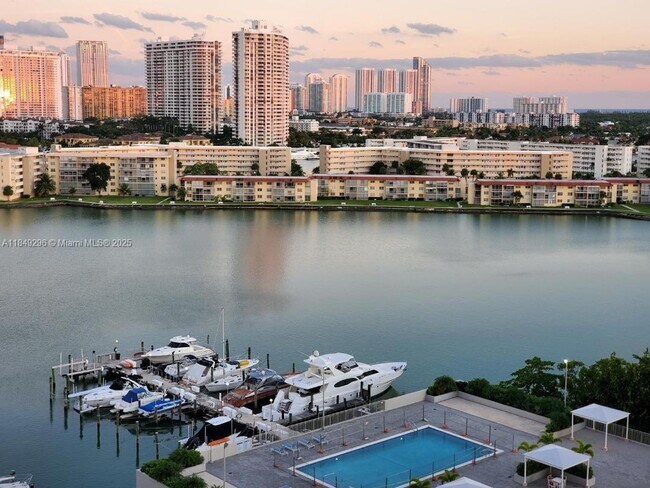 Building Photo - 18051 Biscayne Blvd