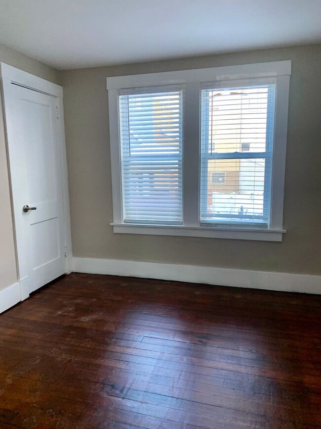 Building Photo - *** Charming Dormont Duplex Three Bedroom * Walk to Shops and the T * Pet Friendly * Private Porc...