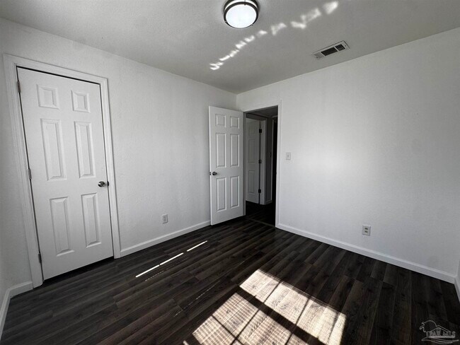 Building Photo - 5367 Locklin Ave