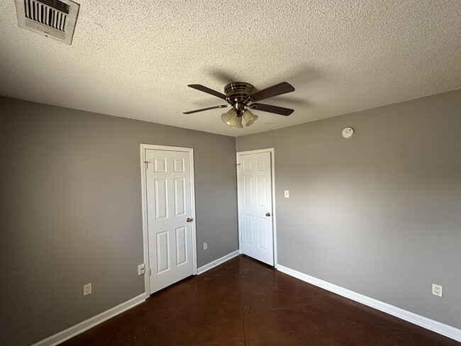 Building Photo - 5534 Lacey Cove