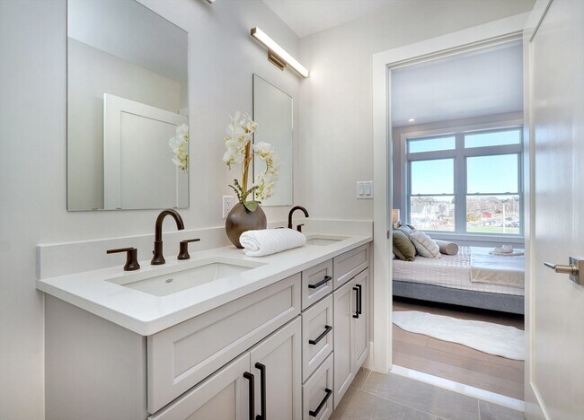 Building Photo - 62 Foundry St