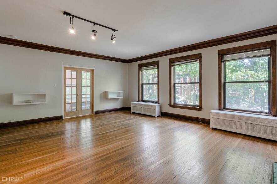 Building Photo - 5211 S Greenwood Ave