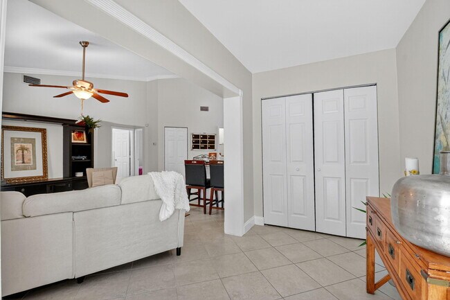 Building Photo - 1002 Julia Heights Dr