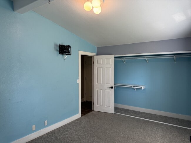 Building Photo - 3171 Horse Thief Dr