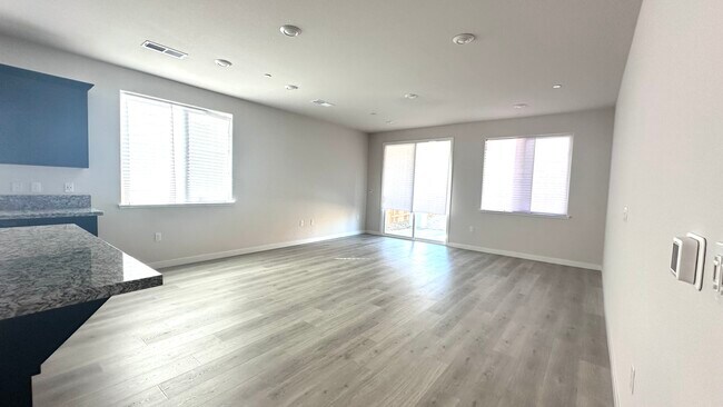 Building Photo - 8024 Pasadena Dr