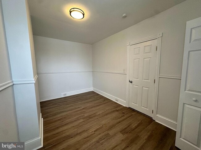 Building Photo - 7 6th Ave