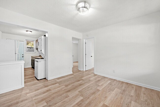 Building Photo - 2101 W Romana St