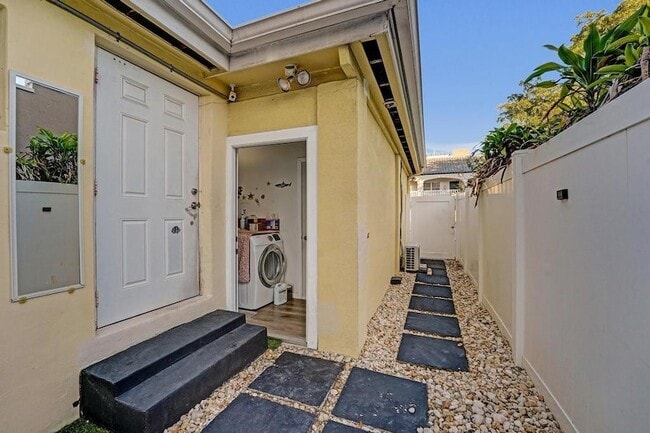 Building Photo - 2000 Jackson St