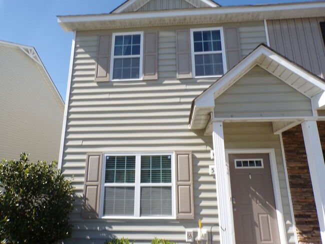 Building Photo - Two Bedroom Two and half Bathrooms Townhome!