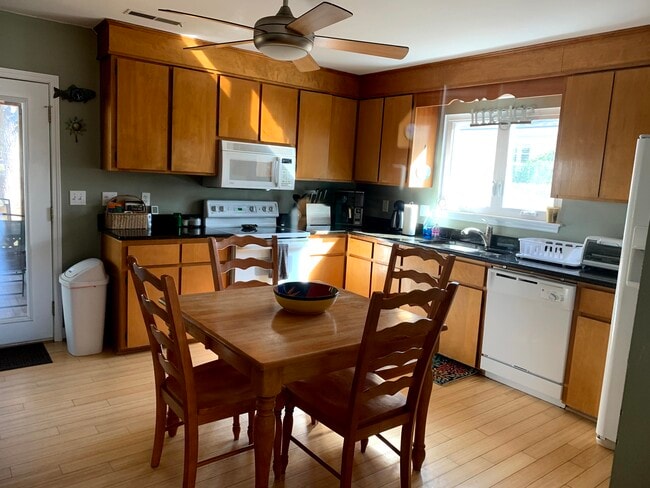 Building Photo - 1450 Goblet Ave
