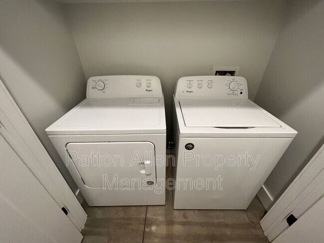 Building Photo - 6 Dundee St