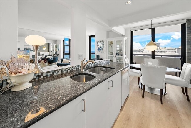 Building Photo - 2555 Collins Ave