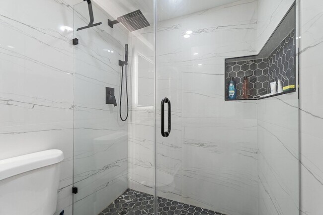 Building Photo - 1605 S US Hwy 1